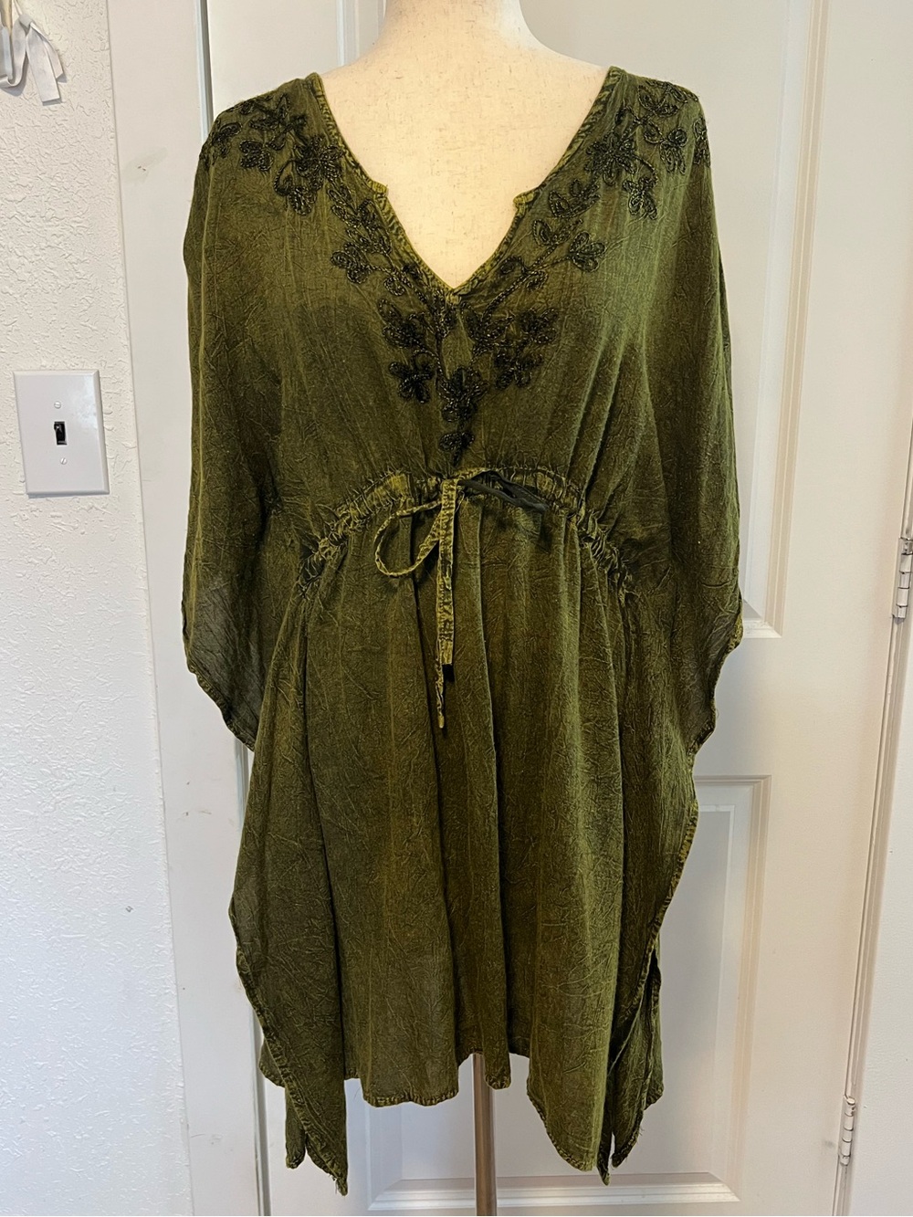 VNTG Pam’s Collection Embroidered Boho Kaftan